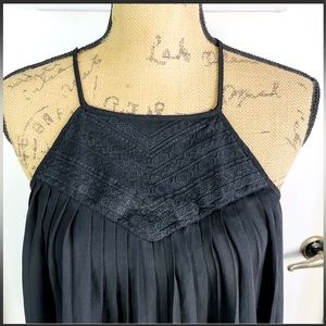 Contempo Blouse Top Sleeveless Medium black halter flowy tie Pleated